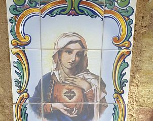 Gedetailleerde tegelkunst bij Huisje in Aarle-Rixtel, vakantiewoning in De Peel.