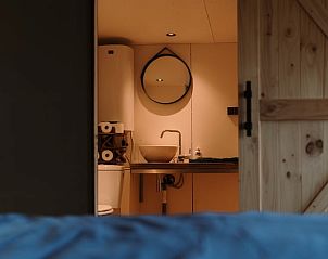 Moderne badkamer in Vakantiehuisje in Stevensbeek, luxe voorzieningen in De Peel, Noord Brabant.