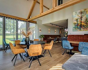 Gezellige eetruimte met veel licht in Vakantiehuisje in Milheeze, De Peel, Noord Brabant.