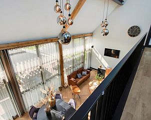 Luchtig uitzicht vanuit de bovenverdieping van Vakantiehuis in Milheeze, Noord Brabant, met veel natuurlijk licht.