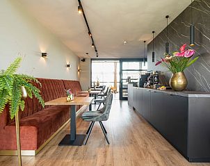 Stijlvolle zithoek in Huisje in Milheeze, vakantiehuis in Noord Brabant, met comfortabele zitplaatsen en moderne inrichting.