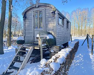 Stimmungsvolle Winteransicht des Pipowagen het Oventje in Zeeland, De Peel, Nordbrabant.