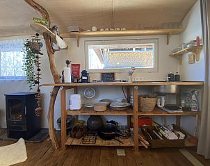 Funktionelle Kchenzeile in Pipowagen het Oventje in Zeeland, De Peel, Nordbrabant mit moderner Ausstattung.