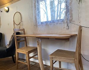 Gemtliches Schlafzimmer in Pipowagen het Oventje in Zeeland, De Peel, Nordbrabant mit bequemen Kissen.