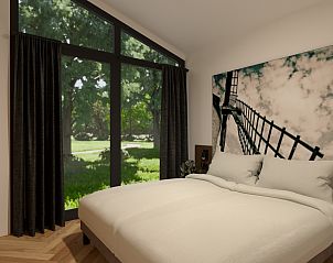 Knusse slaapkamer in Recreatiewoning, Bakel, met uitzicht op de groene natuur van De Peel.