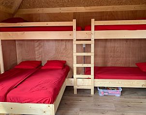 Gezellige slaapruimte met stapelbedden in Huisje in Deurne, De Peel, Noord Brabant