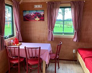 Eethoek met uitzicht op de natuur in Huisje in Deurne, De Peel, Noord Brabant