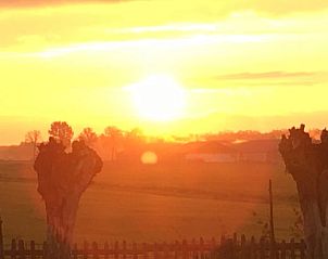 Prachtige zonsopgang bij Vakantiehuisje in De Rips, De Peel, Noord Brabant voor een magische ochtend.