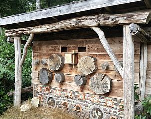 Insectenhotel in de tuin van Vakantiehuisje in De Rips, De Peel, Noord Brabant voor biodiversiteit.