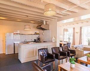 Open keuken en zitruimte in De Schuurherd en de Hoeve, Hoogeloon, voor comfort en gemak.