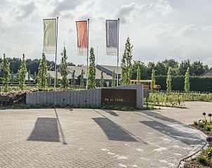 Ingang van De Schuurherd en de Hoeve vakantiehuis, omringd door prachtige natuur in Hoogeloon.