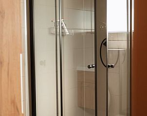 Moderne douche in Vakantiehuisje in Bergeijk, Noord Brabant.