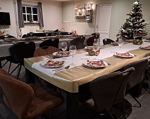 Feestelijke eetopstelling in Huisje in Oirschot, vakantiewoning in Noord Brabant.