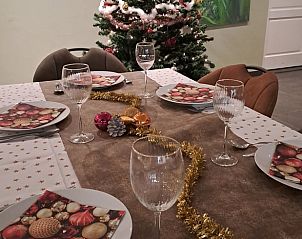 Gedekte tafel voor kerst in Huisje in Oirschot, vakantiehuis in Oirschot, Kempen.
