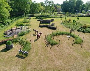 Luchtfoto van de weide bij Huisje in Eersel, een vakantieverblijf in de Kempen, Noord Brabant.