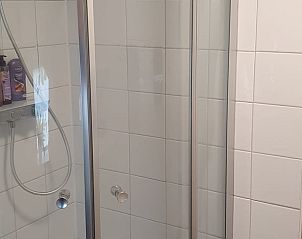 Moderne douche in Vakantiehuisje in Eersel, ideaal voor ontspanning, Noord Brabant.