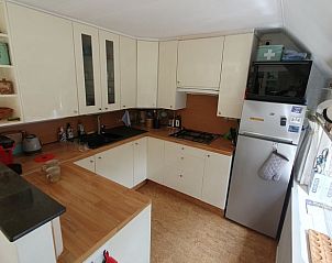 Volledig uitgeruste keuken in Vakantiehuisje in Eersel, ideaal voor koken, Noord Brabant.