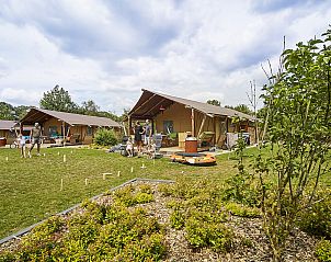Gezellige glamping ervaring bij FunLodge in Eersel, Noord Brabant met ruime tenten en groene omgeving in de Kempen.