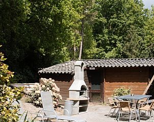 Terrasse bei Cottage in Luyksgestel, Ferienhaus mit Auenbereich und Grill in den Kempen, Nordbrabant.