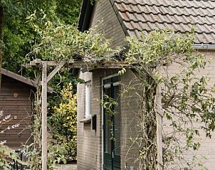 Eingang mit Pergola von Huisje in Luyksgestel, Ferienhaus in den Kempen, Nordbrabant.