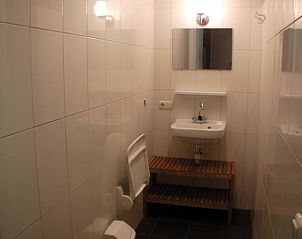 Schickes Badezimmer im Huisje in Luyksgestel, Ferienunterkunft in Nordbrabant.