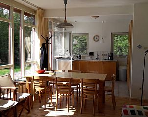Helles Esszimmer im Ferienhaus in Luyksgestel, gelegen in Kempen, Nordbrabant.