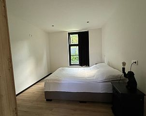 Schlafzimmer in Cottage in Luyksgestel, Ferienhaus in Luyksgestel, Nordbrabant, mit bequemem Doppelbett.