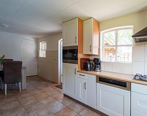 Moderne keuken in Achter de Vijf Linden vakantiehuis, Knegsel, Kempen.
