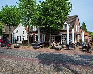 Gezellig dorpsplein in Knegsel, nabij Achter de Vijf Linden vakantiehuis, Kempen.