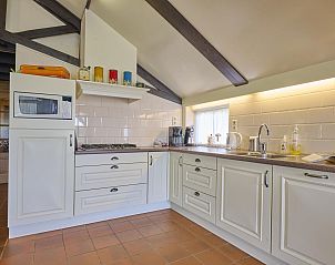 Gezellige keuken in vakantiehuis De Vrije Vogel in Oisterwijk, Noord Brabant, met moderne voorzieningen en landelijke charme.