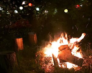 Gezellige kampvuurplek bij Vakantiehuisje in Liempde, perfect voor avondlijke ontspanning.