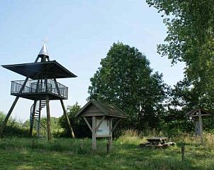Gezellige woonkamer van BRA044 vakantiewoning in Liempde, Hart van Brabant met houten interieur.