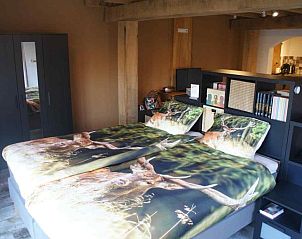 Slaapkamer met tweepersoonsbed in BRA044 vakantiehuis, Liempde, Noord Brabant.