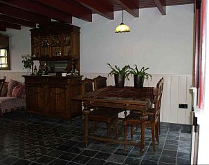 Bloeiende boom bij BRA003 in Liempde, Hart van Brabant, vakantiehuis omringd door natuur.