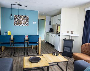 Ruime eetkamer en keuken in Vakantiehuis Duinhoeve, Udenhout, ideaal voor familiediners in Hart van Brabant, Noord Brabant.