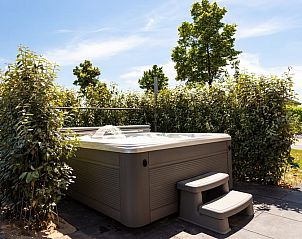 Bubbelende spa bij Belvedere 4 personen Wellness, ontspannen in de natuur van Cromvoirt, Noord Brabant.