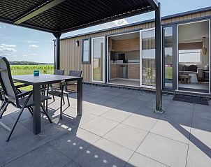 Geniet van het terras van Mobil home Lofoten in Chaam, Hart van Brabant. Ontspan in deze stacaravan met uitzicht op de natuur van Noord Brabant.