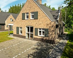 Verblijf 422539 • Bungalow Hart van Brabant • Kaatsheuvel | 12-persoons vakantiehuis | 12L 