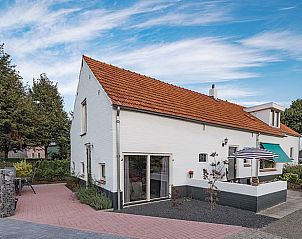 Ruim terras bij Huisje in Kaatsheuvel, ideaal voor ontspanning in de natuur van Hart van Brabant.