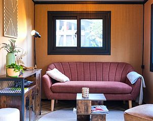 Gezellige woonkamer van Vakantiehuisje in Berlicum, Hart van Brabant. Comfortabele zitruimte in Noord Brabantse vakantiewoning.