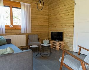 Moderne binnenruimte van Vakantiehuis in Drunen met comfortabele zitplaatsen.