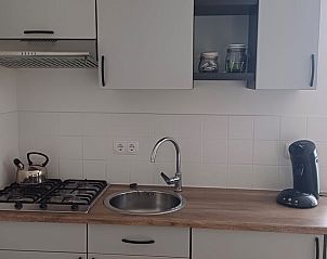 Volledig uitgeruste keuken in Vakantiehuis in Boxtel, ideaal voor een comfortabel verblijf in Noord Brabant.
