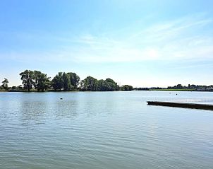 Rustige wateren rondom Huisje in Woudrichem, Hart van Brabant, Noord Brabant.