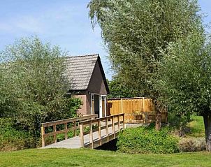 Vakantiehuis in Loon op Zand met houten brug en groene tuin in Hart van Brabant, Noord Brabant.