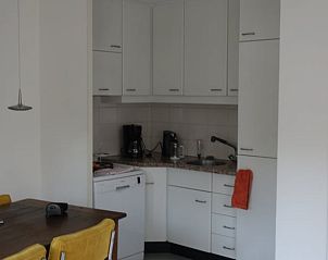 Moderne keuken in Vakantiehuis in Loon op Zand, volledig uitgerust voor comfort in Hart van Brabant, Noord Brabant.