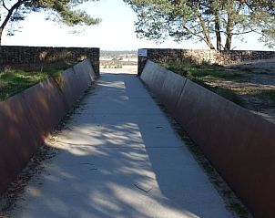 Toegangspad naar natuurgebied bij Vakantiehuis in Loon op Zand, avontuurlijke wandelingen in Hart van Brabant, Noord Brabant.