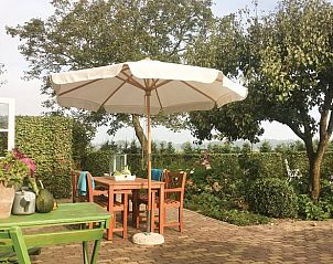 Zonnig terras in Huisje in Loon op Zand, vakantiehuis in Loon op Zand, Noord Brabant.