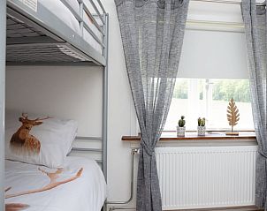 Doorkijk naar slaapkamer in Huisje in Loon op Zand, vakantiehuis in Hart van Brabant, Noord Brabant.