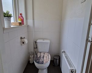 Terras met parasol in Huisje in Loon op Zand, vakantiehuis in Loon op Zand, Noord Brabant.