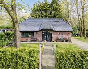 Charmant vakantiehuis in Schaijk, Noord Brabant met een uitnodigende entree en groene omgeving.